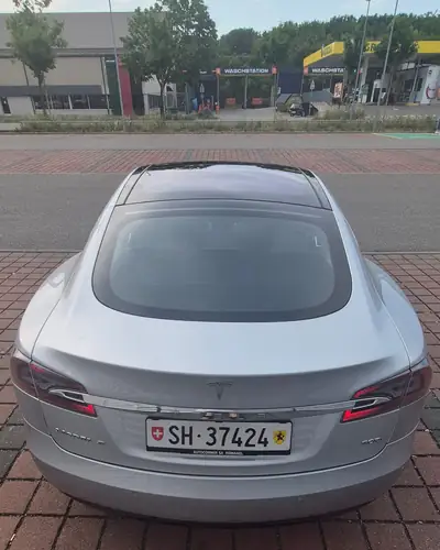 Tesla Model S 90 D — Berline électrique haute performance, 405 km d'autonomie réelle — Innenraum