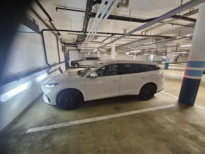 BYD SEAL 6 DM-i Touring — Coupé hybride rechargeable, 13'000 km seulement — vue extérieure