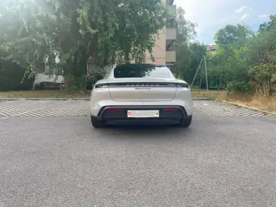 Porsche Taycan 4S Performance — Berline électrique sportive, 39 000 km seulement — cruscotto