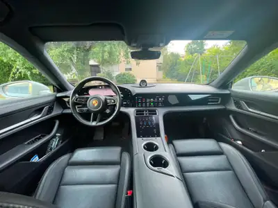 Porsche Taycan 4S Performance — Berline électrique sportive, 39 000 km seulement — dettaglio