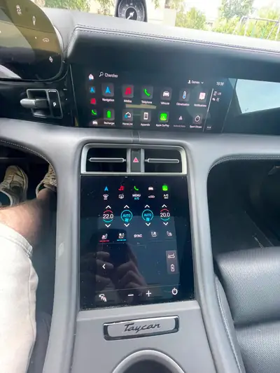 Porsche Taycan 4S Performance — Berline électrique sportive, 39 000 km seulement — Miniatura 8