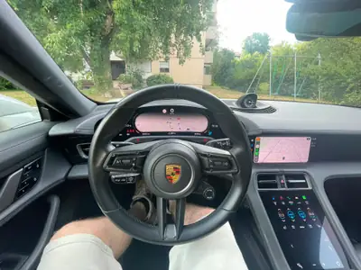 Porsche Taycan 4S Performance — Berline électrique sportive, 39 000 km seulement — Miniatura 7