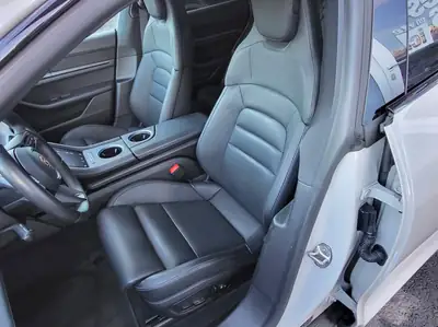 Porsche Taycan 4S Performance — Berline électrique sportive, 39 000 km seulement — Miniatura 10