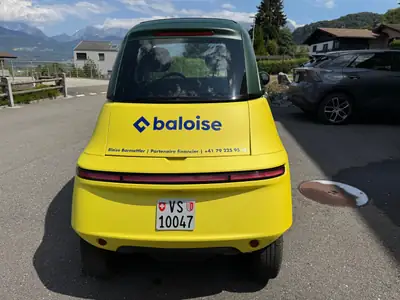 MICRO Microlino Competizione Long Range — Citadine électrique compacte, 230 km d'autonomie — Heckansicht