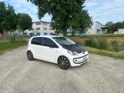 Volkswagen Up 1.0 MPI 75 BMT Move — Citadine agile, entretien économique — Seitenansicht