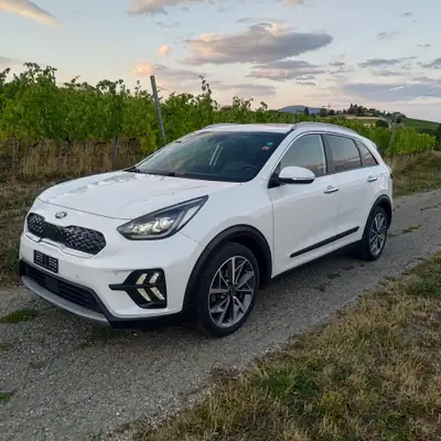 Kia Niro 1.6 GDi Hybrid — SUV écologique, finition Premium, 94 500 km — fianco