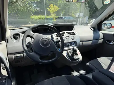 Renault Grand Scénic 2.0 dCi — 7 places, diesel économique, sans sinistre — Thumbnail 12