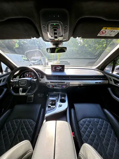 Audi SQ7 4.0 V8 TDI — SUV premium diesel 435 ch, seulement 60'000 km — vista posteriore