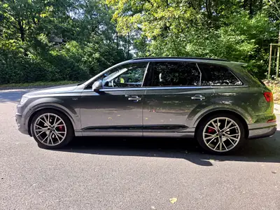 Audi SQ7 4.0 V8 TDI — SUV premium diesel 435 ch, seulement 60'000 km — fianco