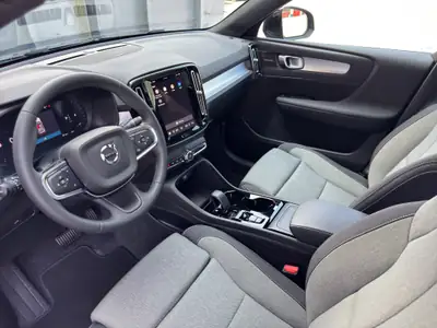 Volvo XC40 2.0 B4 MH Black Edition — SUV compact hybride, quasi neuf, faible consommation — Thumbnail 10