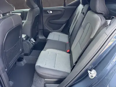 Volvo XC40 2.0 B4 MH Black Edition — SUV compact hybride, quasi neuf, faible consommation — Thumbnail 16