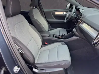 Volvo XC40 2.0 B4 MH Black Edition — SUV compact hybride, quasi neuf, faible consommation — Thumbnail 19