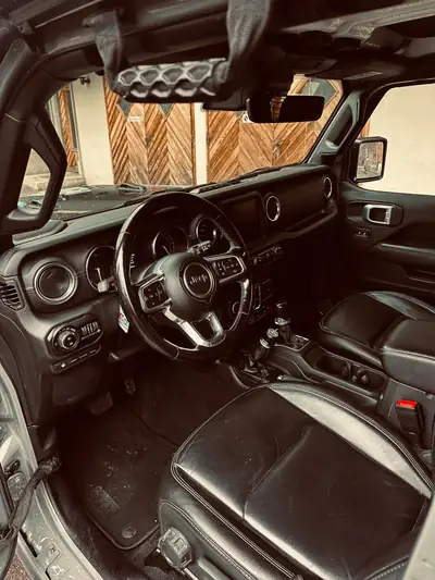 Jeep Wrangler 2.0 Turbo Rubicon Unlimited 4xe — SUV hybride rechargeable, 160'000 km — vista posteriore