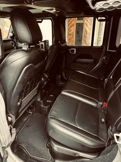 Jeep Wrangler 2.0 Turbo Rubicon Unlimited 4xe — SUV hybride rechargeable, 160'000 km — cruscotto