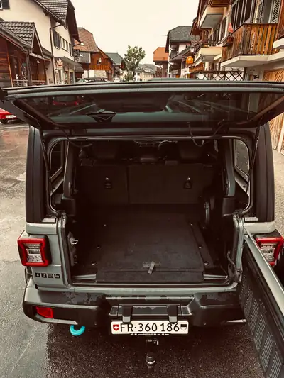 Jeep Wrangler 2.0 Turbo Rubicon Unlimited 4xe — SUV hybride rechargeable, 160'000 km — interni
