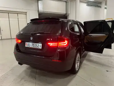 BMW X1 28i xDrive — SUV compact polyvalent, moteur 245 ch et traction intégrale — interni