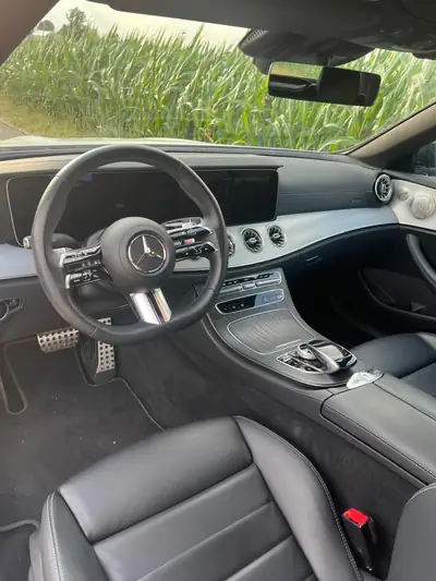 Mercedes-Benz E 450 AMG Line 4MATIC Cabriolet — Élégance décapotable, motorisation hybride et toutes options — tableau de bord