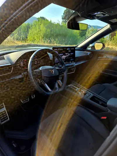 CUPRA Formentor 1.5 eHybrid VZ — SUV hybride rechargeable sportif, 11'300 km seulement — Miniatura 9