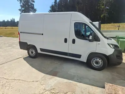 FIAT Ducato 2023 — Utilitaire diesel robuste, 65 000 km, moteur 179 ch — Heckansicht
