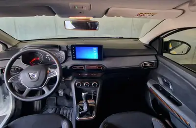 Dacia Sandero Stepway 2022 — SUV urbain compact, 15 000 km, jantes alu, parfait état — Heckansicht