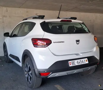 Dacia Sandero Stepway 2022 — SUV urbain compact, 15 000 km, jantes alu, parfait état — Innenraum