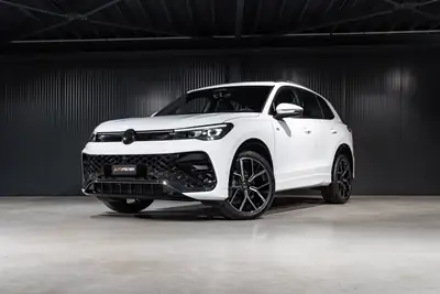VW Tiguan 1.5 eTSI DSG R-Line 2024 — SUV hybride léger, quasi neuf avec toit panoramique — vue extérieure