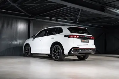 VW Tiguan 1.5 eTSI DSG R-Line 2024 — SUV hybride léger, quasi neuf avec toit panoramique — Miniature 9