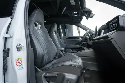 VW Tiguan 1.5 eTSI DSG R-Line 2024 — SUV hybride léger, quasi neuf avec toit panoramique — Miniature 11