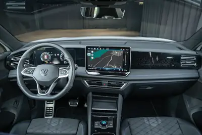 VW Tiguan 1.5 eTSI DSG R-Line 2024 — SUV hybride léger, quasi neuf avec toit panoramique — Miniature 15