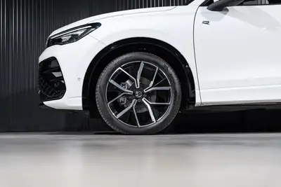 VW Tiguan 1.5 eTSI DSG R-Line 2024 — SUV hybride léger, quasi neuf avec toit panoramique — Miniature 28