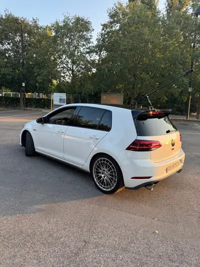 VW Golf 2.0 TSI GTI Performance — 245 ch, sportive authentique à boîte manuelle — intérieur
