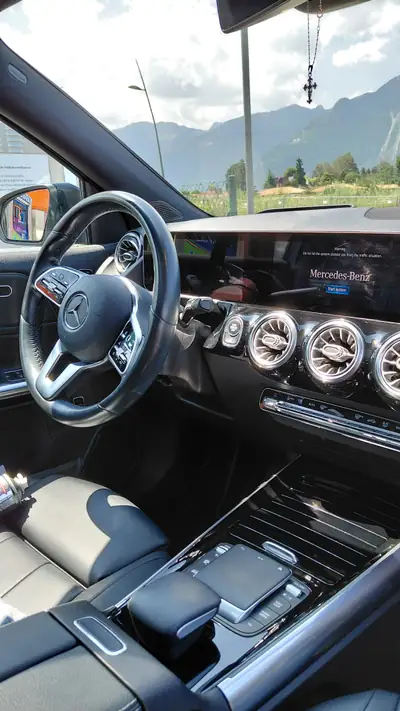 Mercedes-Benz GLA 250 4matic — SUV polyvalent, moteur révisé, traction intégrale — tableau de bord
