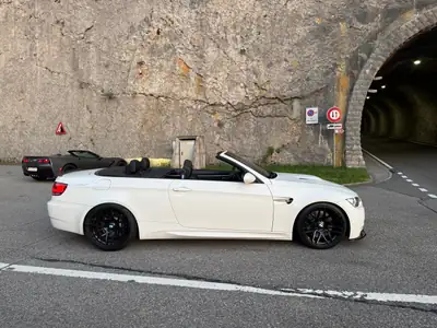 BMW M3 E93 Cabriolet — 420 ch, capote électrique, investissements récents — Seitenansicht