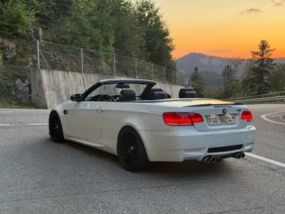 BMW M3 E93 Cabriolet — 420 ch, capote électrique, investissements récents — Detail