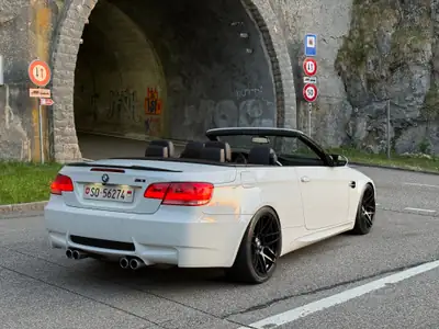 BMW M3 E93 Cabriolet — 420 ch, capote électrique, investissements récents — Armaturenbrett