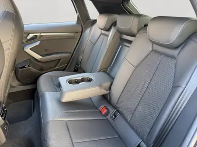 Audi A3 Sportback 35 TFSI S line — Berline compacte hybride légère, 18 300 km seulement — intérieur