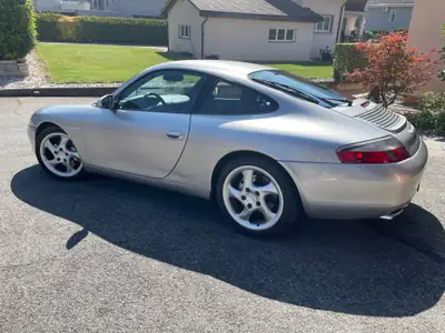 Porsche 911 Carrera 4 3.4 — Coupé sportif légendaire, 300 ch, boîte manuelle — Innenraum
