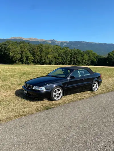 Volvo C70 2.4 T — Cabriolet sportif, 193 ch et toiture électrique — fianco