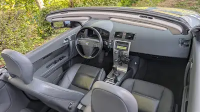 Volvo C70 2.4i 20V 170 Summum — Cabriolet élégant, entretien suivi, histoire sans sinistre — interni