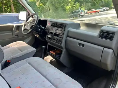 VW T4 2.5 TDI Syncro — Monospace robuste 6 places, transmission intégrale — Heckansicht