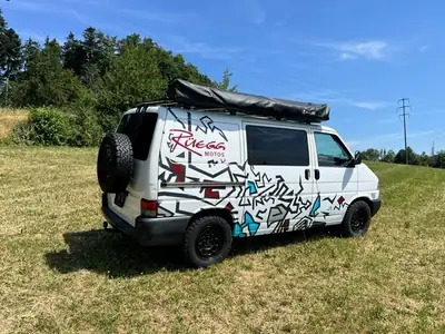 VW T4 2.5 TDI Syncro — Monospace robuste 6 places, transmission intégrale — Seitenansicht