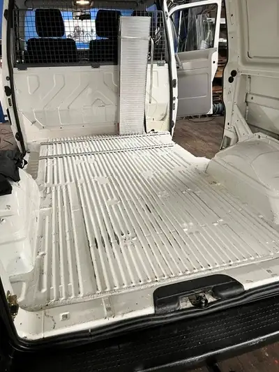 VW T4 2.5 TDI Syncro — Monospace robuste 6 places, transmission intégrale — Innenraum
