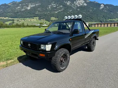 Toyota HI-LUX 2.4 4x4 — Pick-up légendaire, transmission manuelle, 111'200 km — exterior view