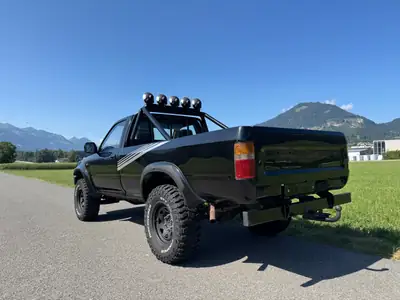 Toyota HI-LUX 2.4 4x4 — Pick-up légendaire, transmission manuelle, 111'200 km — interior