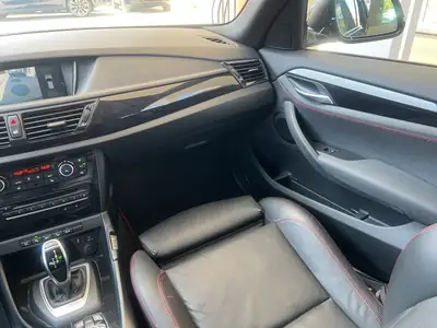 BMW X1 xDrive 28i Sport Line — SUV dynamique, entretien suivi, tous contrôles à jour — Miniature 12