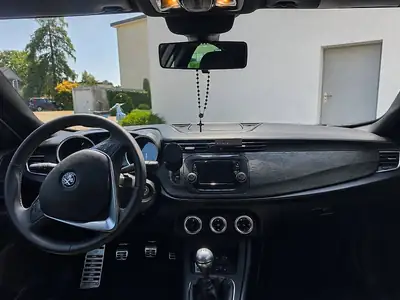 Alfa Romeo Giulietta 1.4 TB MultiAir Sport — Berline dynamique, 107'000 km, MFK 2025 — Innenraum