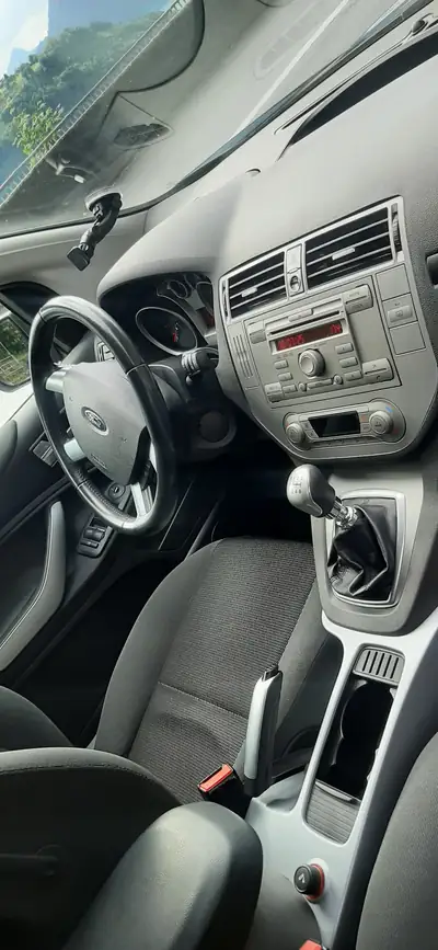 Ford Kuga 2012 — SUV robuste diesel, 5 places, sans sinistre — détail