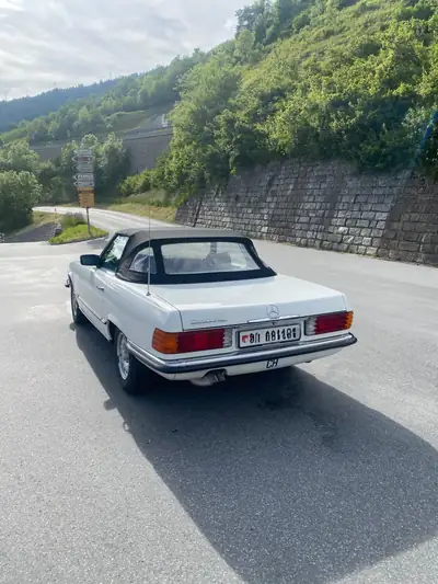 Mercedes-Benz SL 280 — Cabriolet de légende 1979, patrimoine automobile d'exception — Heckansicht