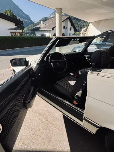 Mercedes-Benz SL 280 — Cabriolet de légende 1979, patrimoine automobile d'exception — Miniatur 18