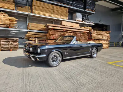 Ford Mustang Cabriolet 1966 — Légende américaine décapotable, moteur V8 musclé — Miniature 7